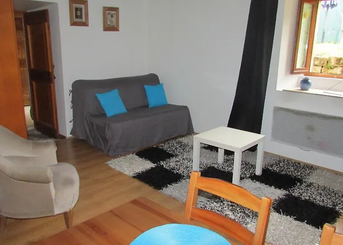 Meuble Dans Maison De Village Apartment *